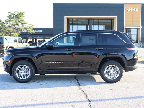 New 2025 Jeep Grand Cherokee Laredo X w/ Luxury Tech Group I image 8