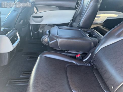 Used 2024 Kia Carnival LX image 26