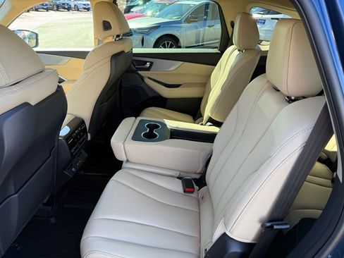 Used 2025 Acura MDX SH-AWD image 16