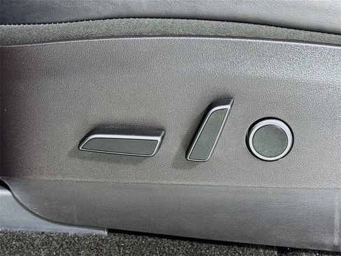 Used 2022 Tesla Model Y Long Range image 15