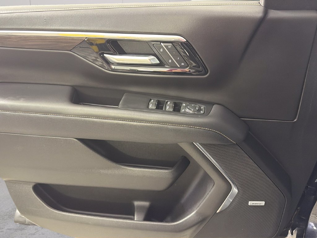 Used 2025 Chevrolet Suburban Premier RWD image 25