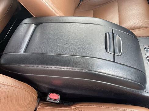 Used 2017 Toyota Highlander Limited AWD/4WD image 33