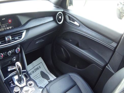 Used 2024 Alfa Romeo Stelvio Sprint image 15
