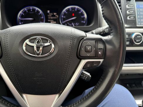 Used 2018 Toyota Highlander XLE image 11