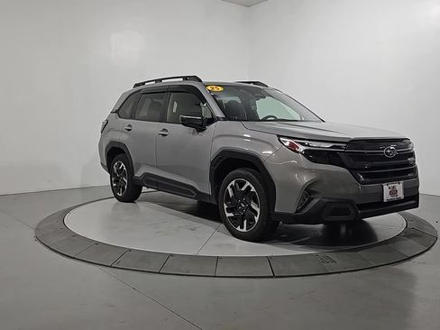Used 2025 Subaru Forester Limited AWD/4WD image 9