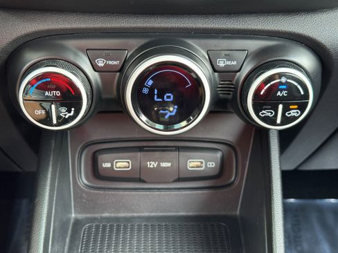 Used 2022 Hyundai Venue Limited w/ Cargo Package image 27