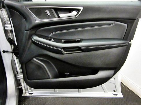 Used 2017 Ford Edge Titanium image 11