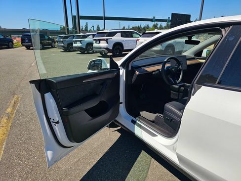 Used 2023 Tesla Model Y Long Range AWD/4WD image 19