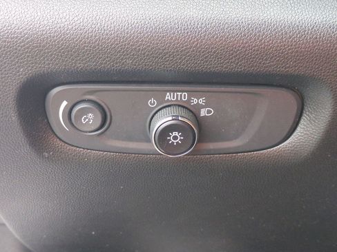 Used 2022 Chevrolet Traverse RS FWD image 18