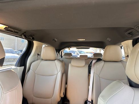 Used 2022 Toyota Sienna XLE image 14