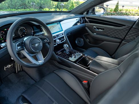 Used 2025 Bentley Flying Spur Plug-In Hybrid AWD/4WD image 26