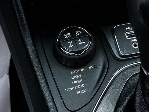 Used 2022 Jeep Cherokee Trailhawk w/ Comfort/Convenience Group image 21