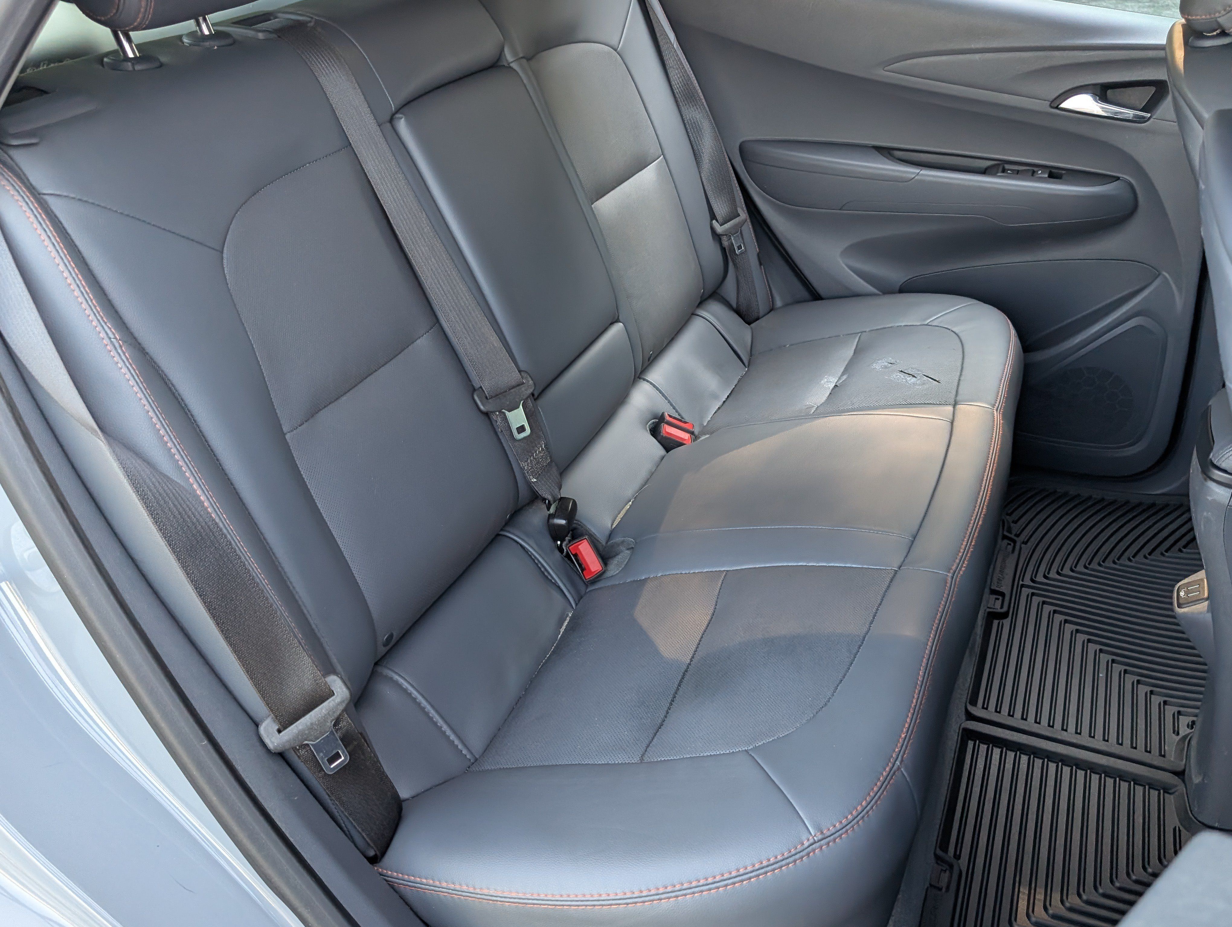 Used 2019 Chevrolet Bolt Premier w/ Infotainment Package FWD image 19