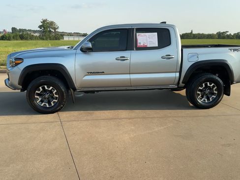 Used 2022 Toyota Tacoma TRD Off-Road image 5