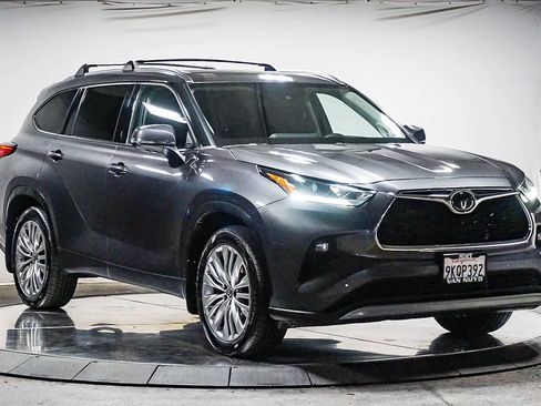 Used 2023 Toyota Highlander Platinum AWD/4WD image 5