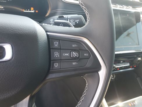 Used 2025 Jeep Grand Cherokee L Laredo RWD image 17