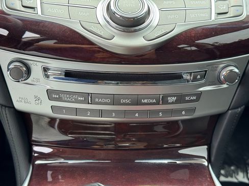 Used 2019 INFINITI Q70 Luxe RWD image 30