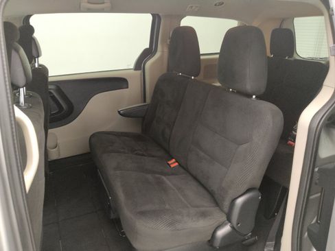 Used 2017 Dodge Grand Caravan SE FWD image 18