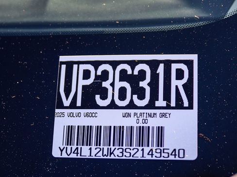 Used 2025 Volvo V60 B5 Cross Country Plus image 31