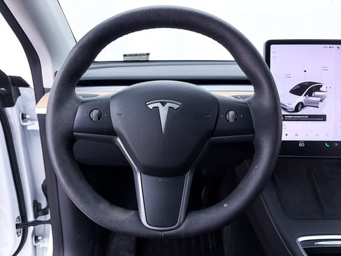 Used 2023 Tesla Model Y Long Range AWD/4WD image 25
