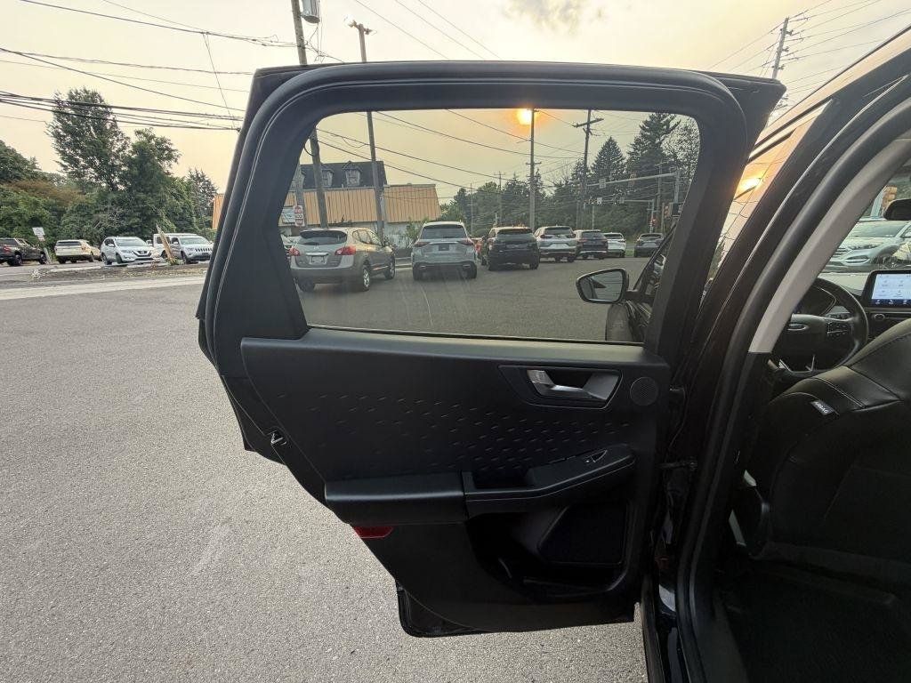 Used 2020 Ford Escape Titanium AWD/4WD image 15