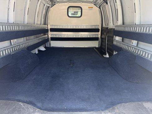 Used 2019 Chevrolet Express 2500 RWD image 18