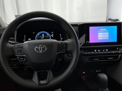 Used 2025 Toyota Camry LE AWD/4WD image 35