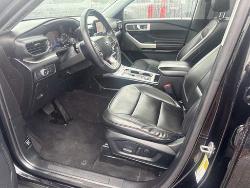 Certified 2022 Ford Explorer XLT w/ Equipment Group 202A image 16