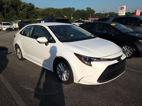 Used 2026 Toyota Corolla LE w/ LE Premium Package FWD image 1