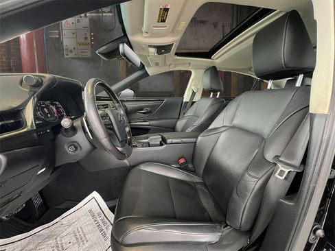 Used 2019 Lexus ES 350 Ultra Luxury image 13