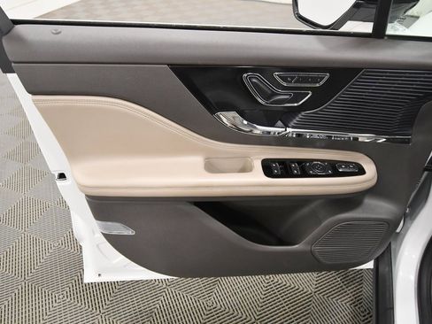 Used 2021 Lincoln Corsair Standard w/ Equipment Group 101A image 13