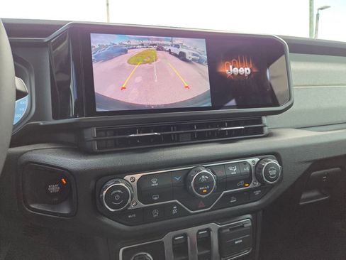Used 2025 Jeep Wrangler Sport AWD/4WD image 33