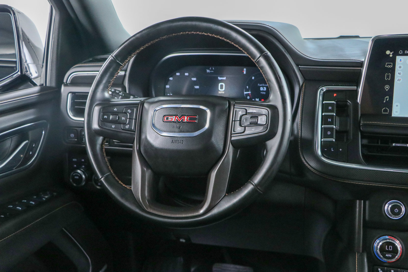 Used 2024 GMC Yukon AT4 w/ Technology Package AWD/4WD image 13