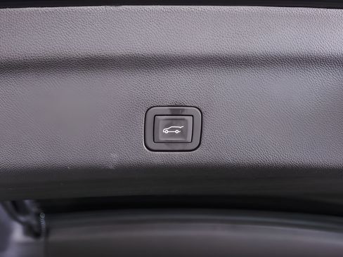 Used 2025 Chevrolet Suburban High Country AWD/4WD image 42