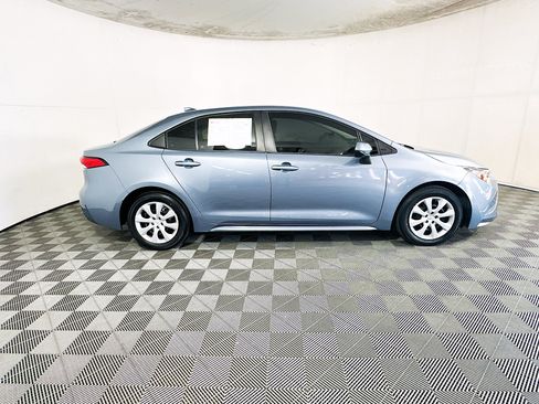 Used 2021 Toyota Corolla LE FWD image 2