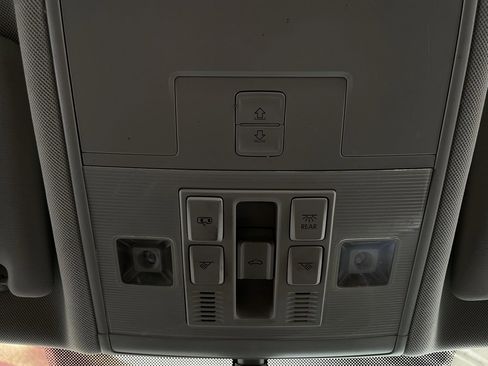 Used 2019 Volkswagen Tiguan SEL image 40