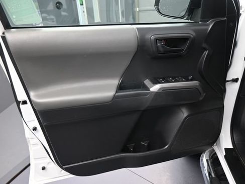 Used 2022 Toyota Tacoma SR5 AWD/4WD image 60
