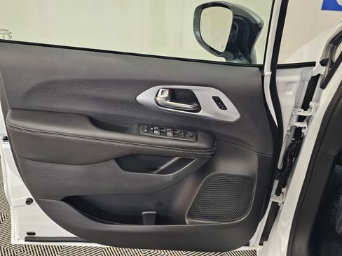 New 2026 Chrysler Pacifica Limited w/ S Appearance Package image 7