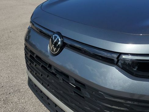 Certified 2026 Volkswagen Tiguan SE FWD image 11