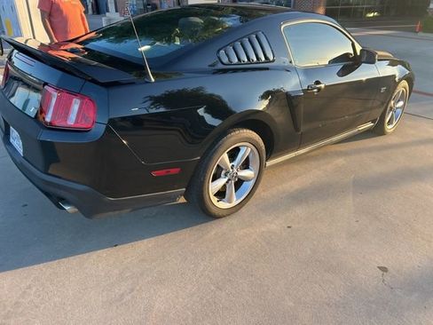 Used 2010 Ford Mustang GT RWD image 2