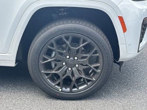 New 2026 Jeep Grand Cherokee Summit AWD/4WD image 12