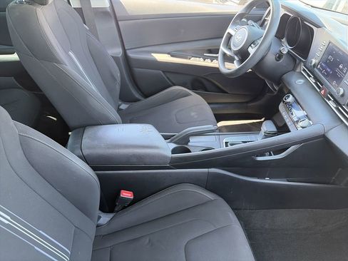 Used 2023 Hyundai Elantra SEL FWD image 11