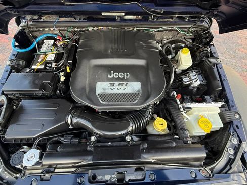 Used 2013 Jeep Wrangler Sport AWD/4WD image 19