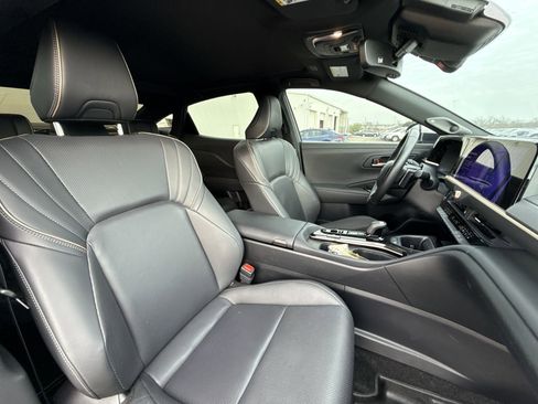 Certified 2025 Toyota Crown Platinum image 25