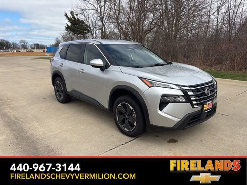 Used 2024 Nissan Rogue SV image 11