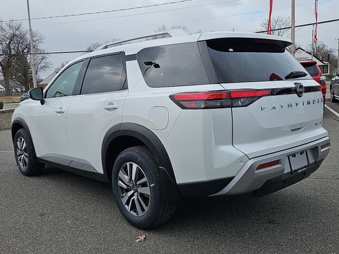 New 2025 Nissan Pathfinder SL image 3