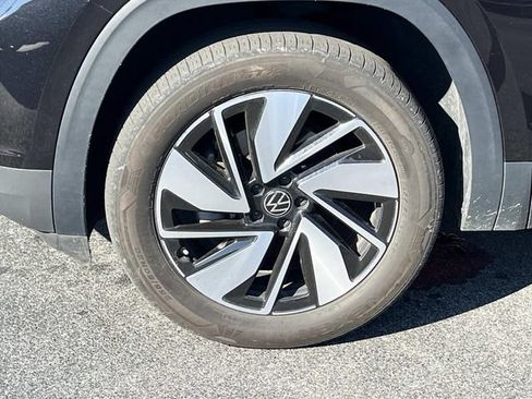 Used 2025 Volkswagen Atlas SE AWD/4WD image 11