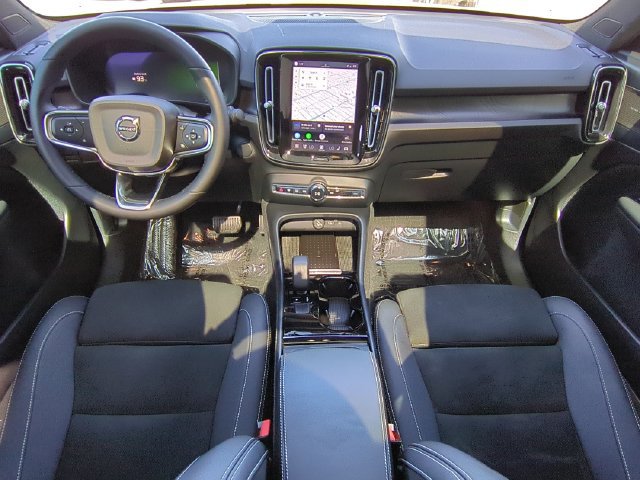 Certified 2023 Volvo C40 P8 Recharge Ultimate w/ Protection Package Premier AWD/4WD image 27
