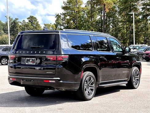 Used 2024 Jeep Wagoneer L Series II w/ Flexible Seating Group image 8