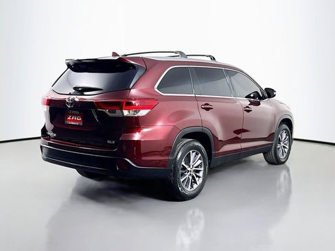 Used 2019 Toyota Highlander XLE FWD image 5